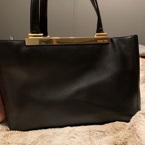 🔥MK leather, black, medium tote.🔥SOLD